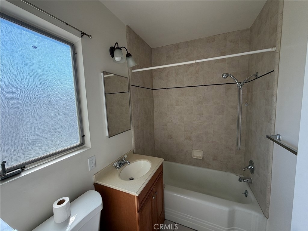 20 W Grand - Photo 6