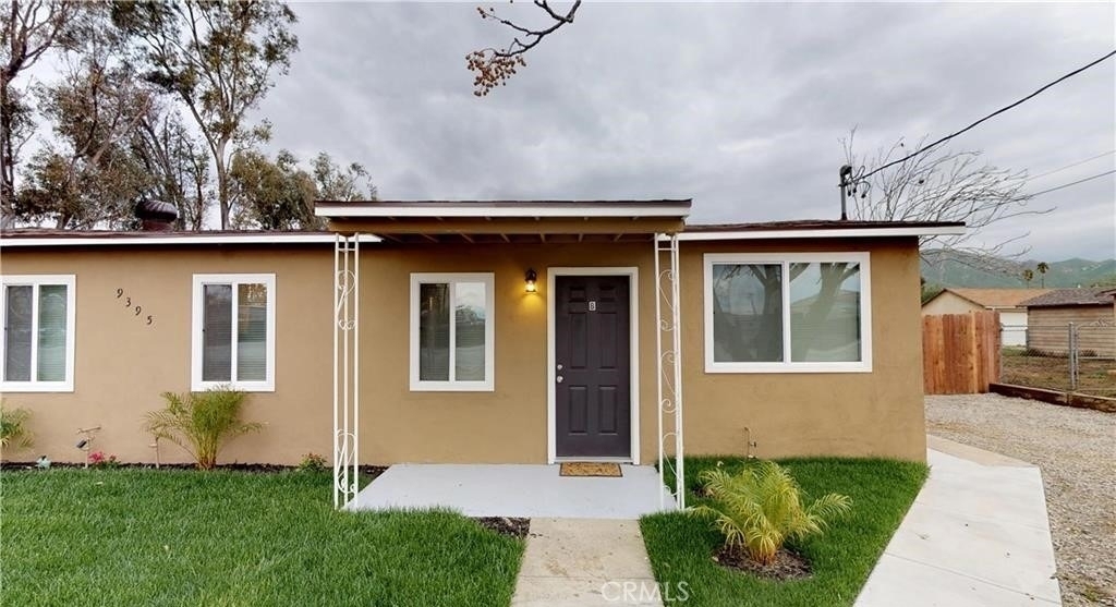 9395 Mission Boulevard - Photo 0