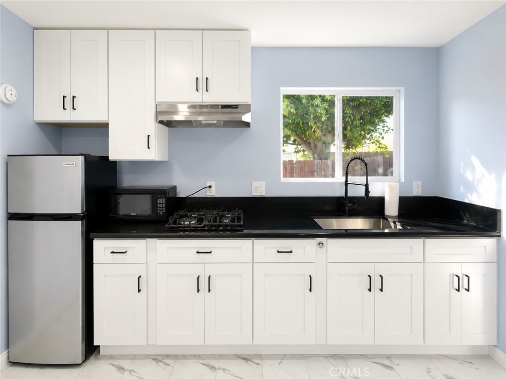1609 W Badillo - Photo 4