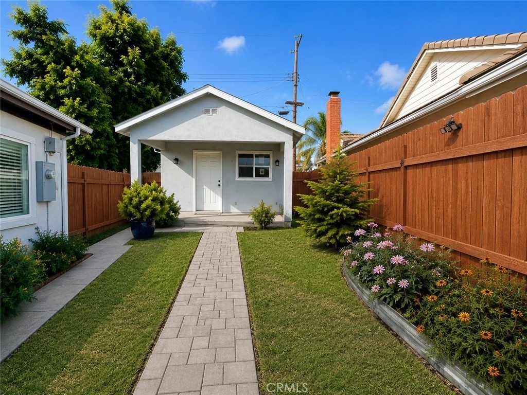 1609 W Badillo - Photo 0