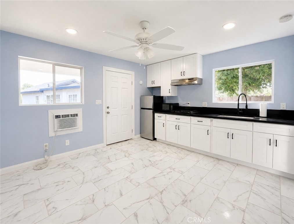 1609 W Badillo - Photo 3