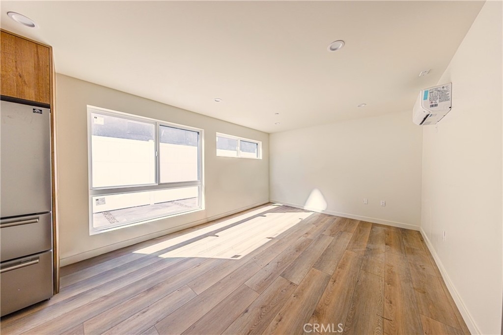 5933 Comey Avenue - Photo 7