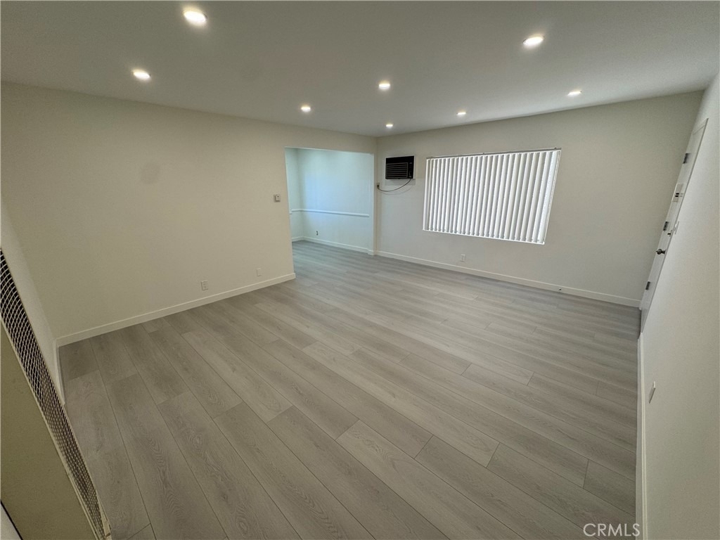 350 W Wilson - Photo 3
