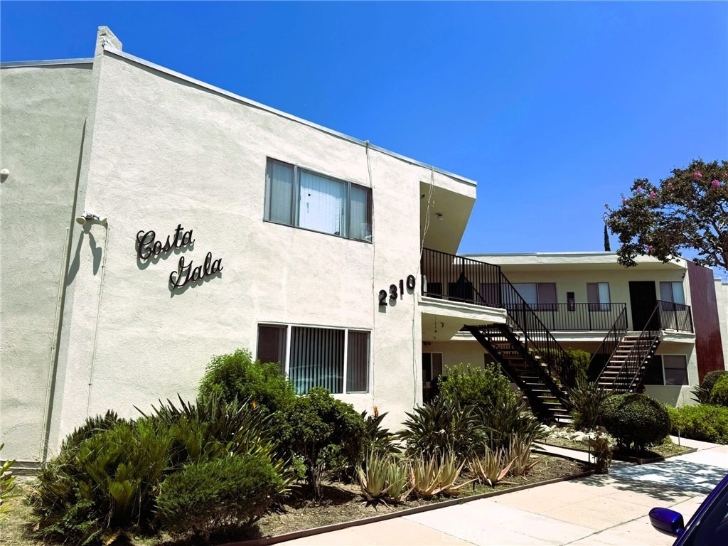 2310 Washington - Photo 1