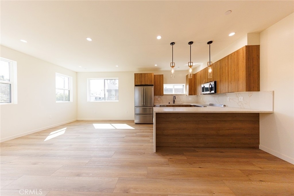5933 Comey Avenue - Photo 9