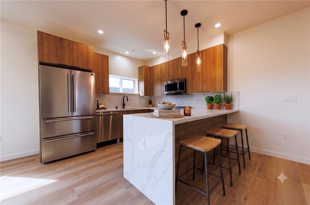 5933 Comey Avenue - Photo 3