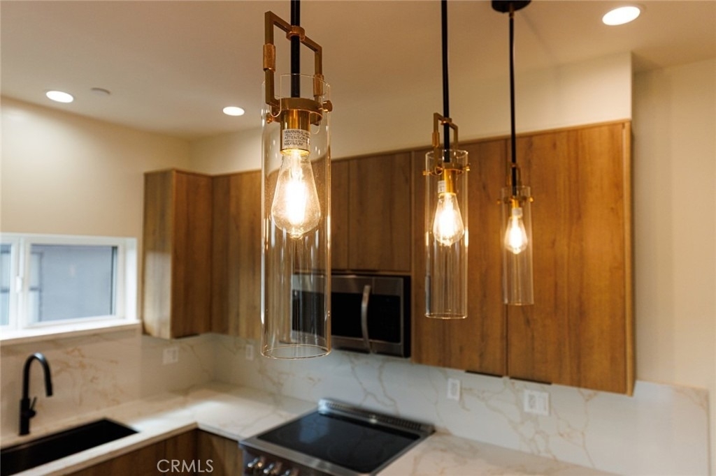 5933 Comey Avenue - Photo 15