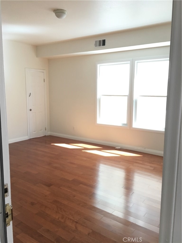 2710 Raymond Avenue - Photo 3