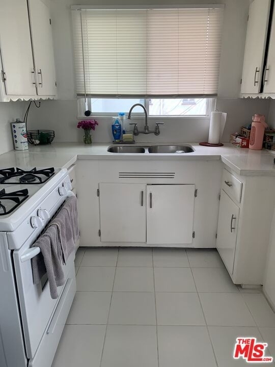 1470 S Sherbourne Drive - Photo 3