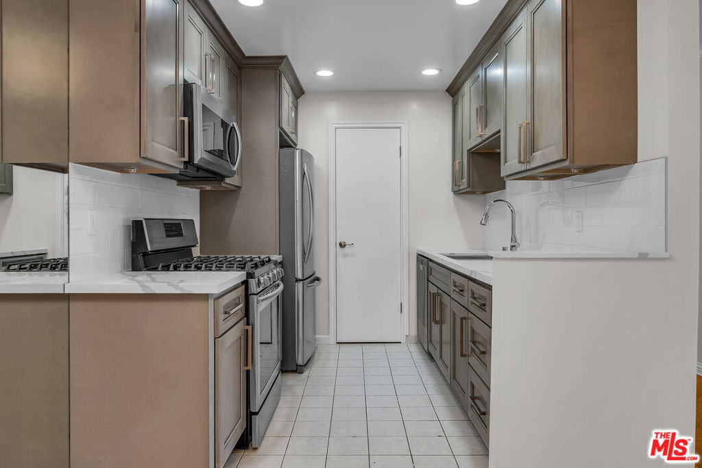9061 Keith Avenue - Photo 8