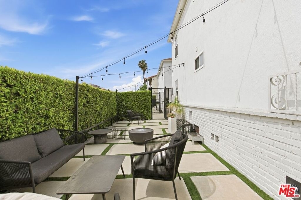 8613 1/4 W Olympic Boulevard - Photo 14