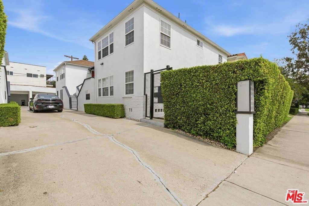 8613 W Olympic Boulevard - Photo 18