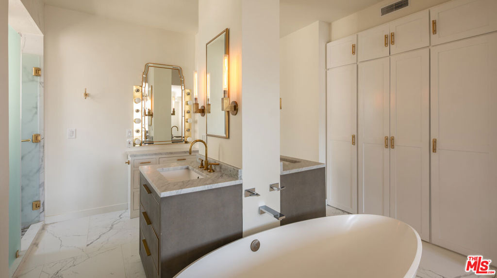 1424 N Crescent Heights Boulevard - Photo 7