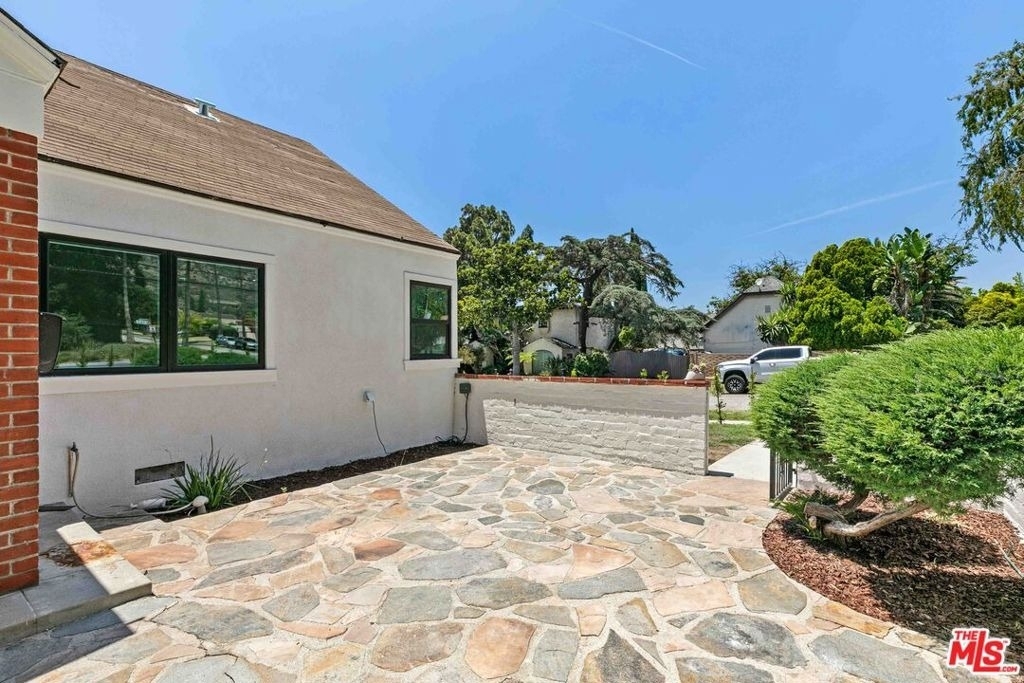 1722 Bel Aire Drive - Photo 4