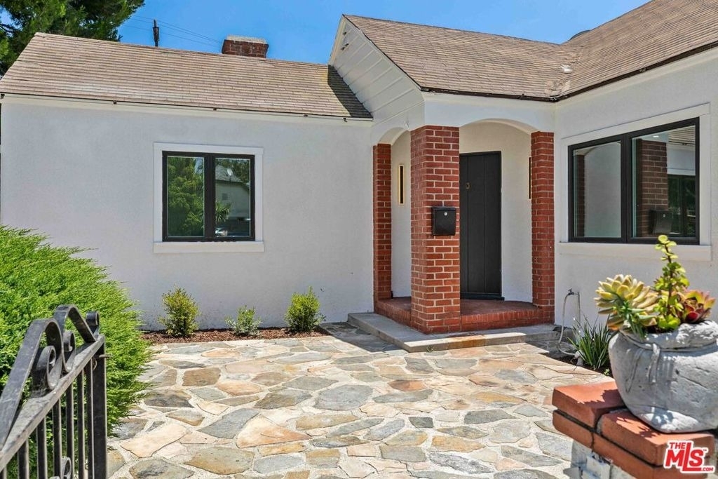 1722 Bel Aire Drive - Photo 3