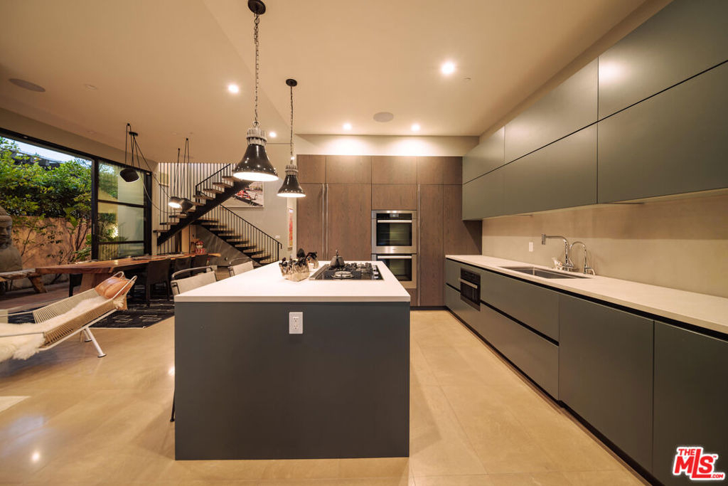 366 Huntley Drive - Photo 7