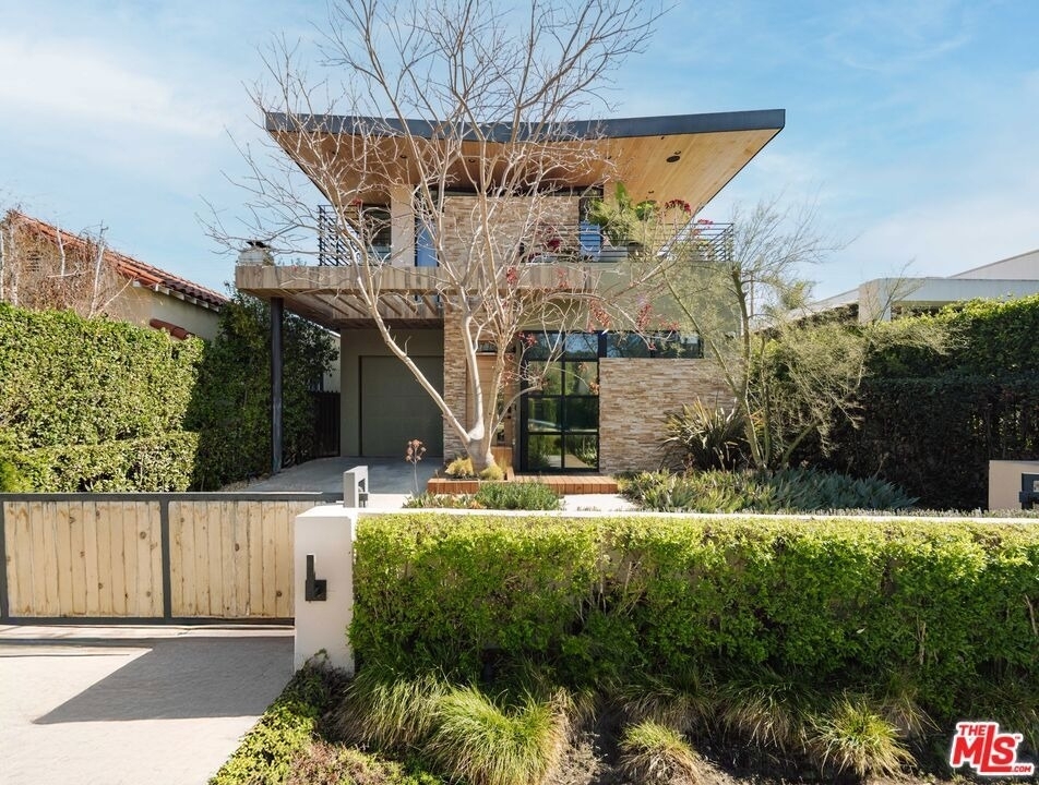 366 Huntley Drive - Photo 2