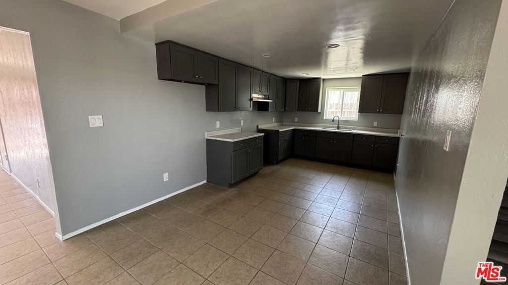 1255 Velasco Street - Photo 3