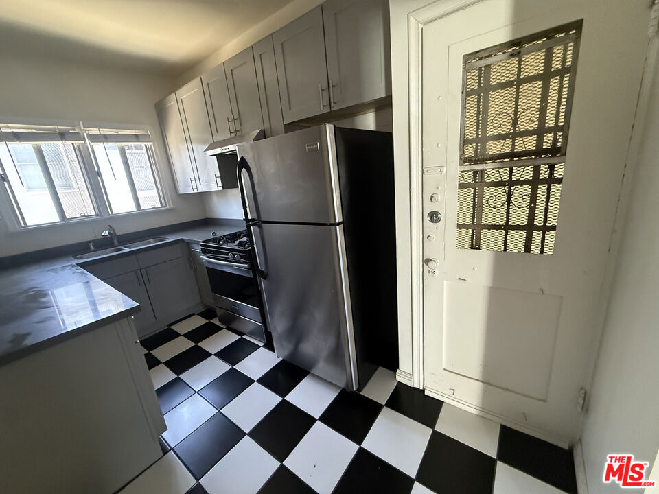 127 N Catalina Street - Photo 4