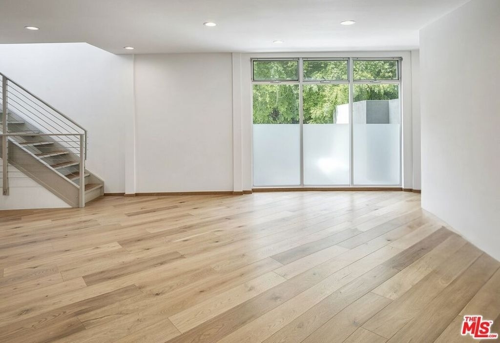 512 Brooks Avenue - Photo 3