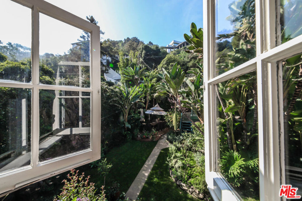 1367 N Beverly Drive - Photo 34