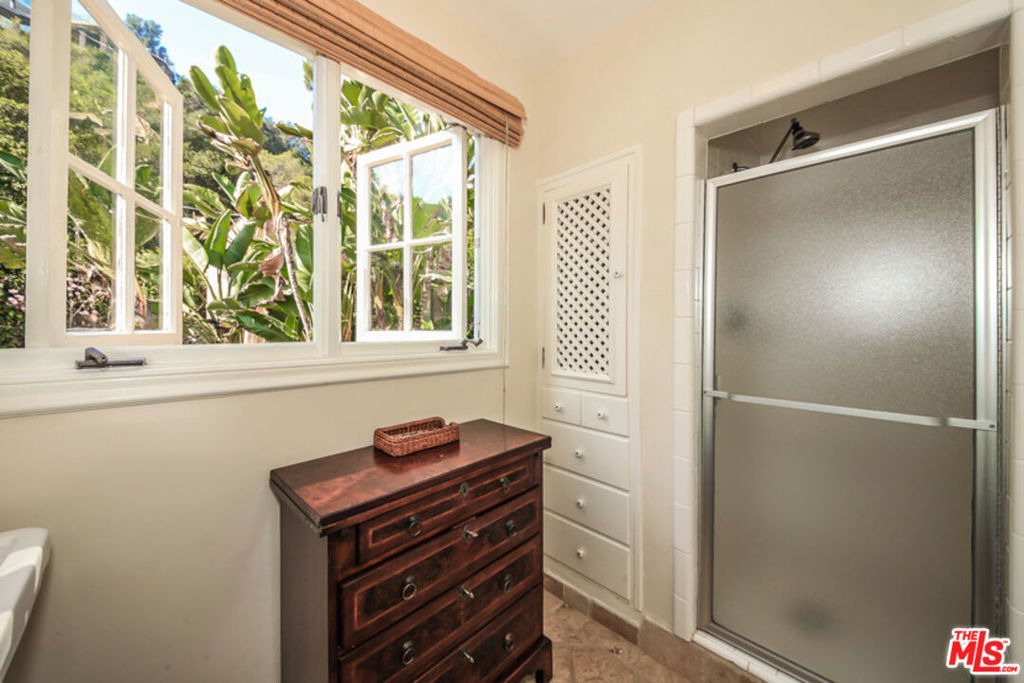1367 N Beverly Drive - Photo 32