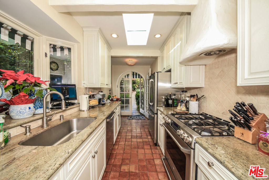 1367 N Beverly Drive - Photo 17