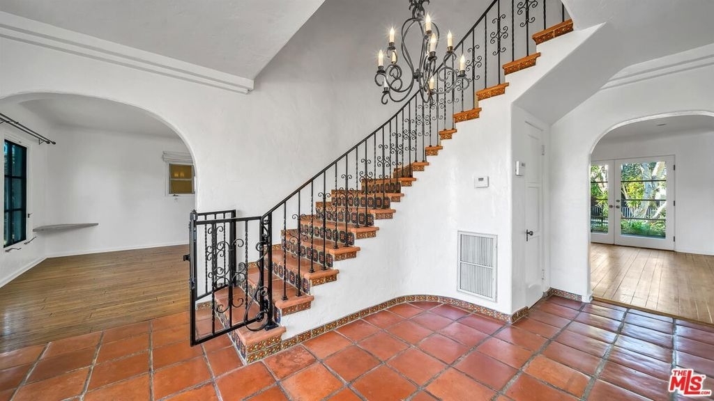 333 S Roxbury Drive - Photo 1