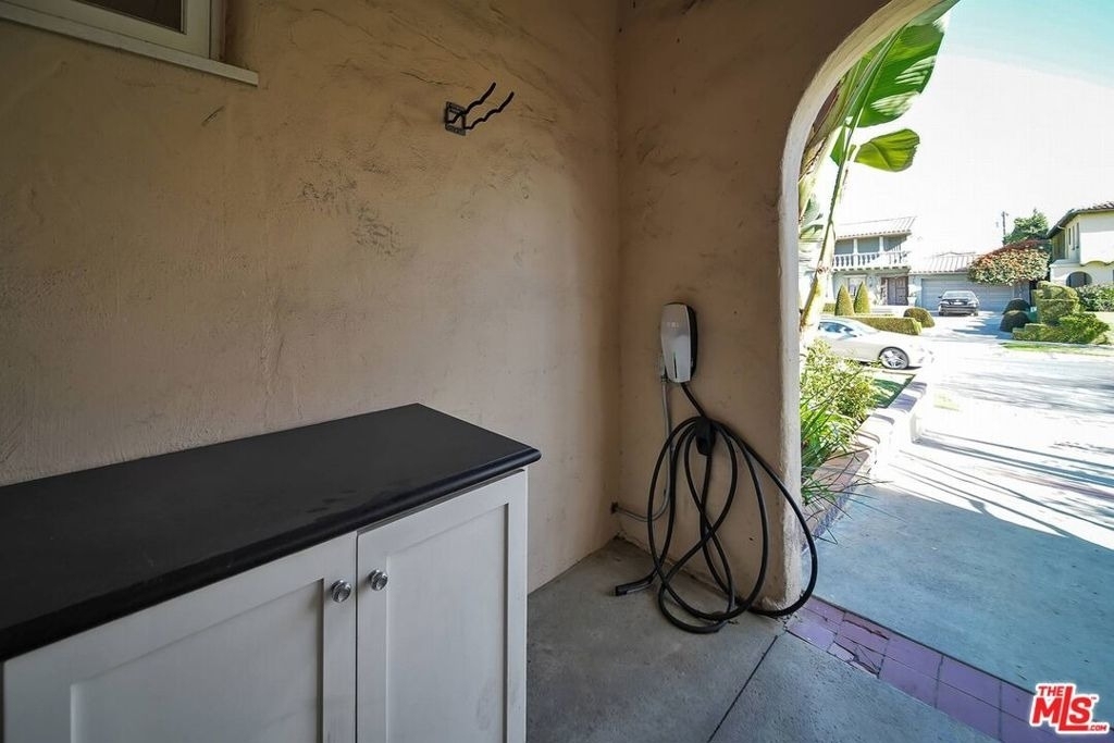 333 S Roxbury Drive - Photo 12