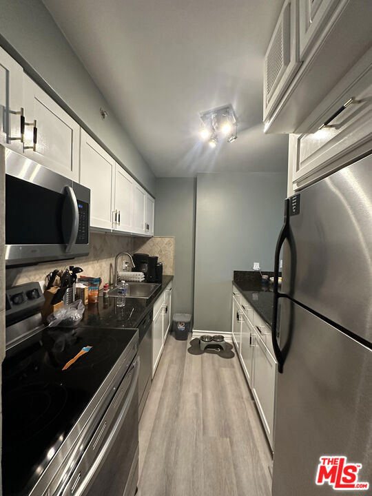201 Ocean Avenue - Photo 4