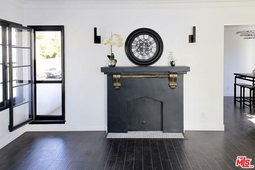 8216 Willoughby Avenue - Photo 1