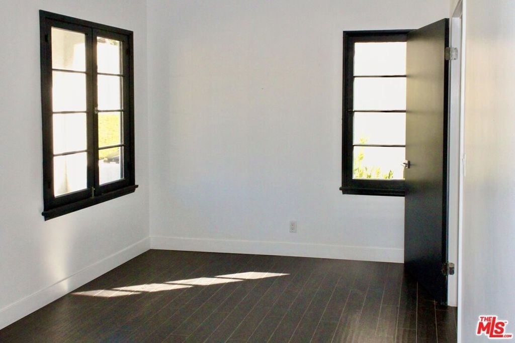 8216 Willoughby Avenue - Photo 7