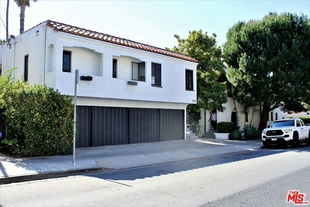 8216 Willoughby Avenue - Photo 11