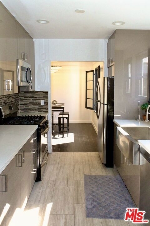8216 Willoughby Avenue - Photo 6