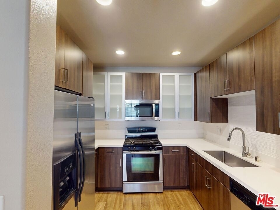 1041 Glendon Avenue - Photo 4