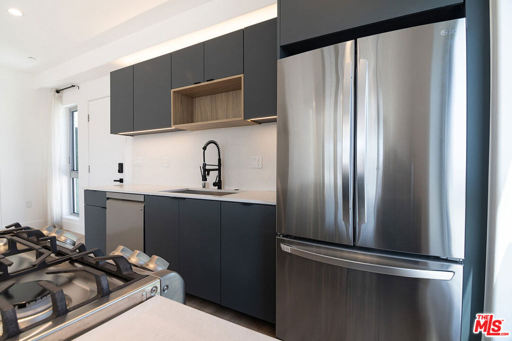 1236 N Fairfax Avenue - Photo 29