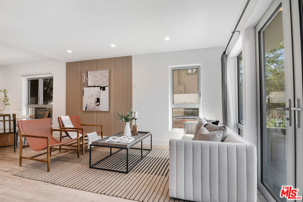 1236 N Fairfax Avenue - Photo 3