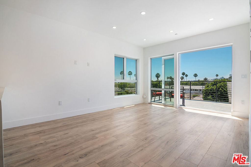 1236 N Fairfax Avenue - Photo 11