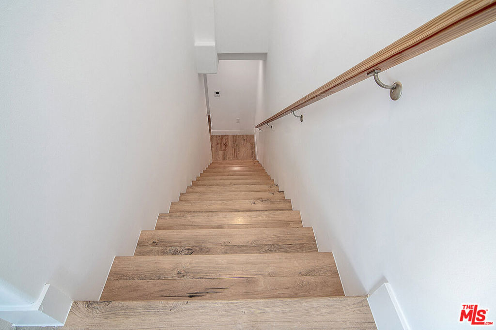 1236 N Fairfax Avenue - Photo 32