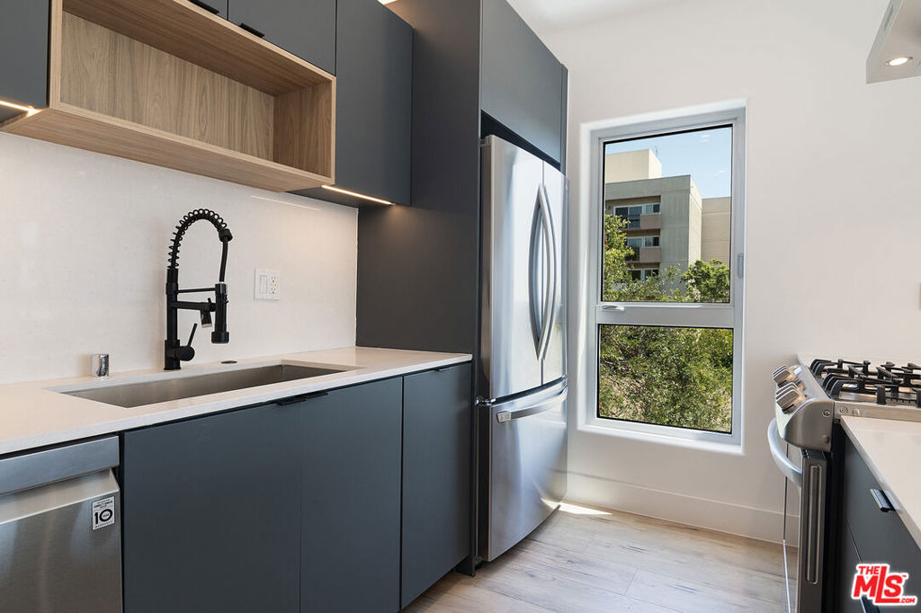 1236 N Fairfax Avenue - Photo 30