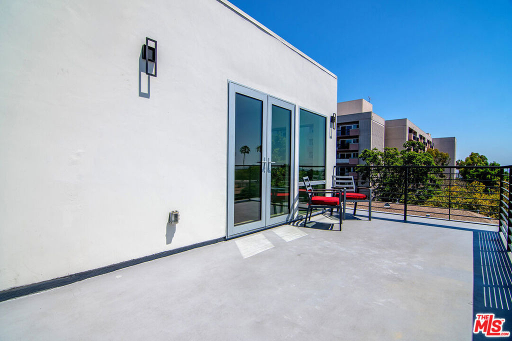 1236 N Fairfax Avenue - Photo 21