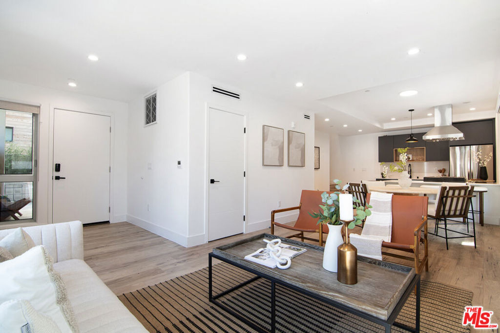 1236 N Fairfax Avenue - Photo 4