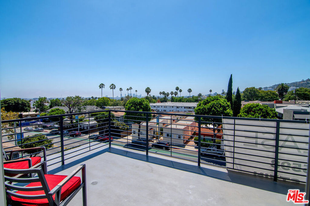 1236 N Fairfax Avenue - Photo 20