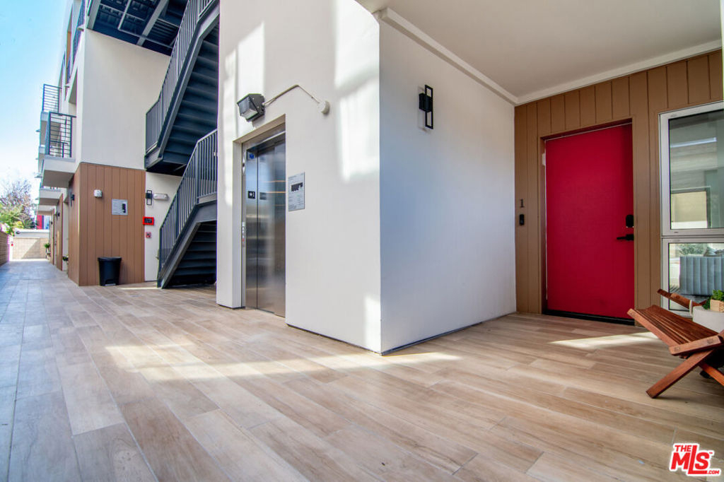 1236 N Fairfax Avenue - Photo 3