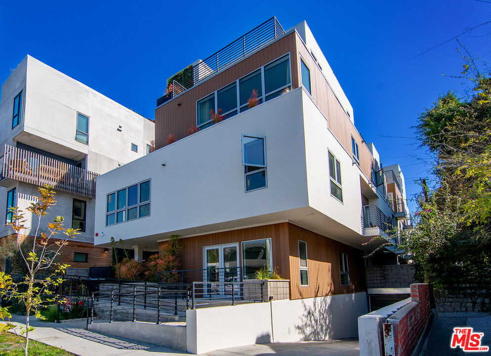 1236 N Fairfax Avenue - Photo 1