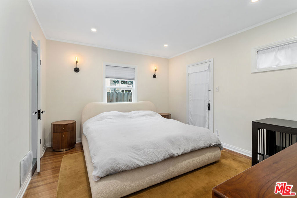 8472 Oakwood Avenue - Photo 12