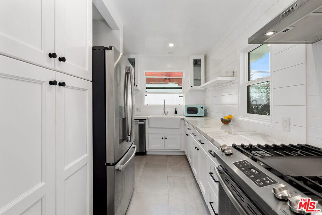 8472 Oakwood Avenue - Photo 8