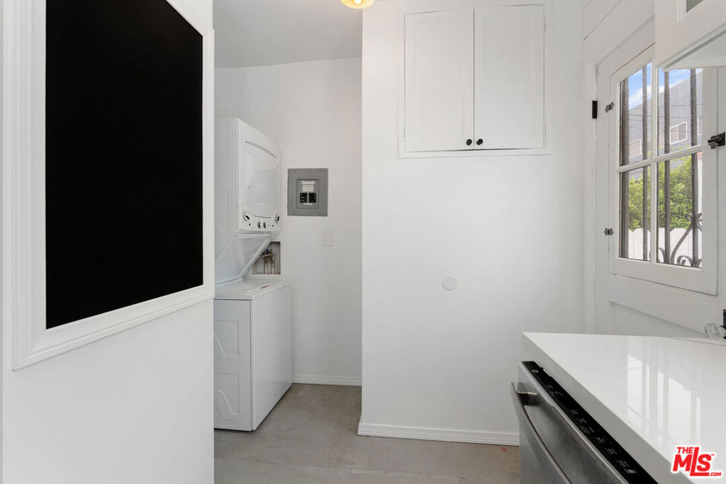 8472 Oakwood Avenue - Photo 11