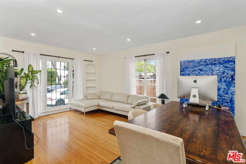 8472 Oakwood Avenue - Photo 5