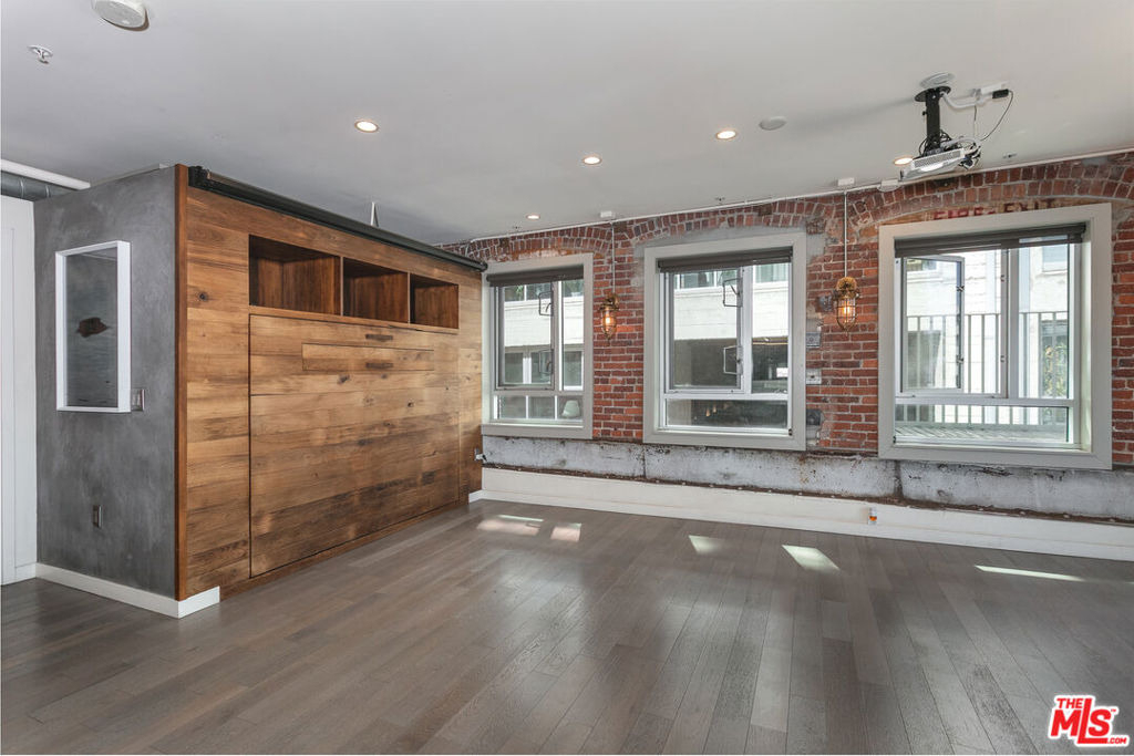527 Molino Street - Photo 7
